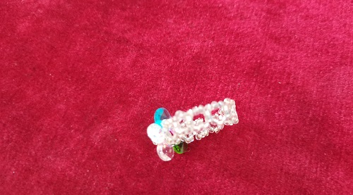 7月1日，附近有沒有兼職手工活,開手工加工廠，農(nóng)村手工加工副業(yè)靈活就業(yè)，誠信是手工之家手工事業(yè)不斷發(fā)展的源動力，圖為串珠米珠繡純手工產(chǎn)品剪影