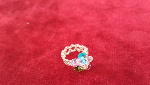 7月1日，附近有沒有兼職手工活,開手工加工廠，農(nóng)村手工加工副業(yè)靈活就業(yè)，誠信是手工之家手工事業(yè)不斷發(fā)展的源動力，圖為串珠米珠繡純手工產(chǎn)品剪影