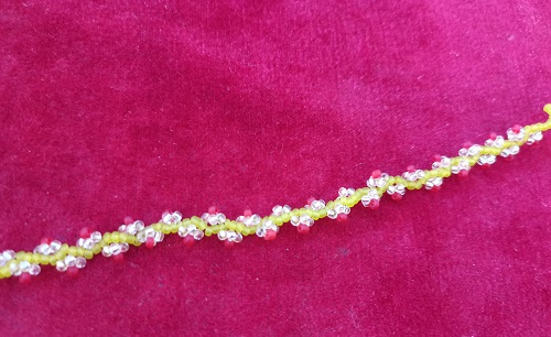 7月2日，在家就能賺錢(qián)的工作，開(kāi)手工加工廠，正規(guī)手工活外發(fā)加工網(wǎng)副業(yè)，認(rèn)真和努力，在手工之家就有好的收入，圖為串珠米珠繡純手工產(chǎn)品剪影