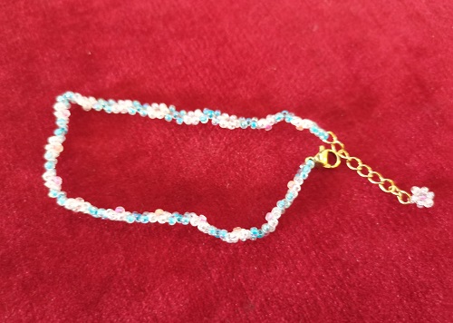 7月2日，在家就能賺錢(qián)的工作，開(kāi)手工加工廠，正規(guī)手工活外發(fā)加工網(wǎng)副業(yè)，認(rèn)真和努力，在手工之家就有好的收入，圖為串珠米珠繡純手工產(chǎn)品剪影