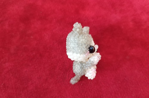 7月3日，外發(fā)手工活接單平臺(tái)，手工活兼職招聘信息，靈活就業(yè)好副業(yè)，開手工加工廠，在手工之家通過加工銷售掙錢的人越來越多，圖為串珠米珠繡純手工產(chǎn)品剪影