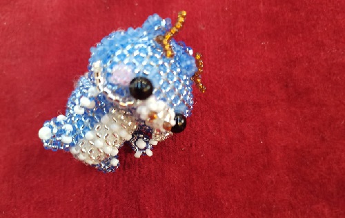 7月3日，外發(fā)手工活接單平臺(tái)，手工活兼職招聘信息，靈活就業(yè)好副業(yè)，開手工加工廠，在手工之家通過加工銷售掙錢的人越來越多，圖為串珠米珠繡純手工產(chǎn)品剪影