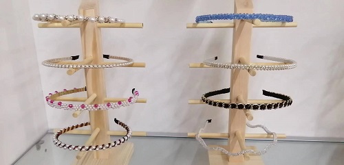 7月9日，手工活拿回家做在哪里找，外發(fā)加工接單平臺(tái)，在家做手工，開(kāi)手工加工廠，在手工之家，創(chuàng)新不僅全面而且始終堅(jiān)持，圖為串珠米珠繡純手工產(chǎn)品剪影