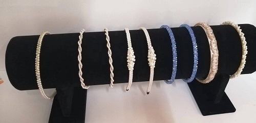 7月9日，手工活拿回家做在哪里找，外發(fā)加工接單平臺(tái)，在家做手工，開(kāi)手工加工廠，在手工之家，創(chuàng)新不僅全面而且始終堅(jiān)持，圖為串珠米珠繡純手工產(chǎn)品剪影