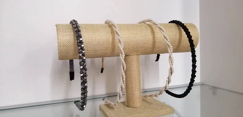 7月9日，手工活拿回家做在哪里找，外發(fā)加工接單平臺(tái)，在家做手工，開(kāi)手工加工廠，在手工之家，創(chuàng)新不僅全面而且始終堅(jiān)持，圖為串珠米珠繡純手工產(chǎn)品剪影