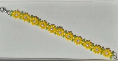 7月13日，靠譜手工兼職平臺(tái)，在家兼職正規(guī)的日結(jié)手工有沒(méi)有，開(kāi)手工加工廠，與手工之家合作，這幾點(diǎn)做得好，收入自然就好，圖為串珠米珠繡純手工產(chǎn)品剪影