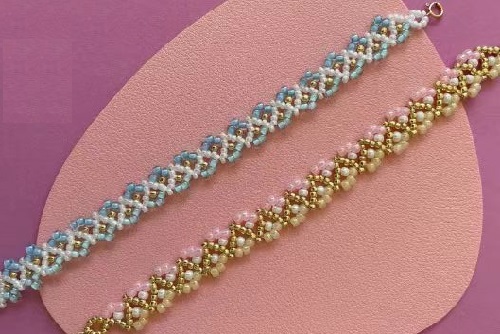 7月13日，靠譜手工兼職平臺(tái)，在家兼職正規(guī)的日結(jié)手工有沒(méi)有，開(kāi)手工加工廠，與手工之家合作，這幾點(diǎn)做得好，收入自然就好，圖為串珠米珠繡純手工產(chǎn)品剪影