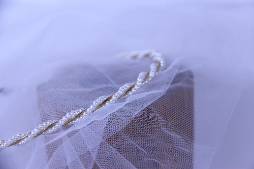 7月21日，在家做的手工活正規(guī)平臺(tái)，靈活就業(yè)好選擇，開手工加工廠，做手工傳承官，在手工之家，因?yàn)樾湃嗡匀σ愿?，圖為串珠米珠繡純手工產(chǎn)品剪影