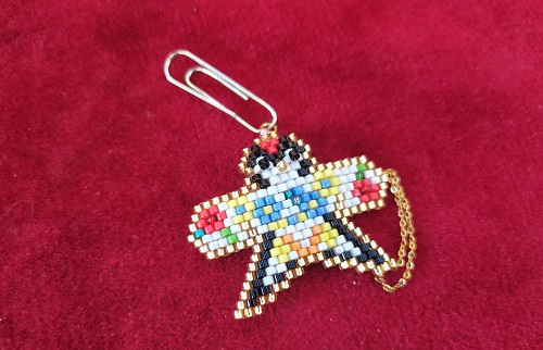 7月23日，在家兼職手工活，帶回家做的手工項目，做手工傳承官，合作長期穩(wěn)定，因為手工之家和手工事業(yè)一直在創(chuàng)新發(fā)展，圖為串珠米珠繡純手工產品剪影