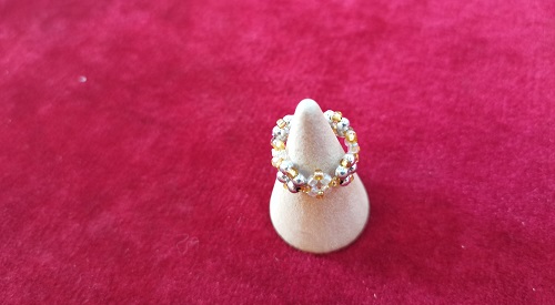 7月23日，在家兼職手工活，帶回家做的手工項目，做手工傳承官，合作長期穩(wěn)定，因為手工之家和手工事業(yè)一直在創(chuàng)新發(fā)展，圖為串珠米珠繡純手工產品剪影