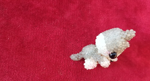 7月25日，在家可以做的工作，拿回家做的手工項(xiàng)目，做手工傳承官，與手工之家合作，因?yàn)榭春眠@里、相信這里，圖為串珠米珠繡純手工產(chǎn)品剪影