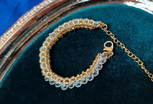 8月2日，在家里就能賺錢的工作，帶回家做的手工，做手工傳承官，新的開始，手工之家與大家一起好好努力，圖為串珠米珠繡純手工產品剪影