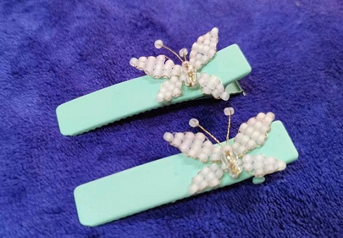 8月3日，家里干的手工活兼職，純手工加工項(xiàng)目，做手工傳承官，在手工之家，做得多，收入更好，圖為串珠米珠繡純手工產(chǎn)品剪影