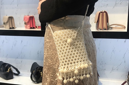 8月9日，外發(fā)手工活正規(guī)平臺，適合的串珠手工項目，做手工傳承官，在手工之家，因為服務(wù)好，合作很簡單，圖為串珠米珠繡純手工產(chǎn)品剪影