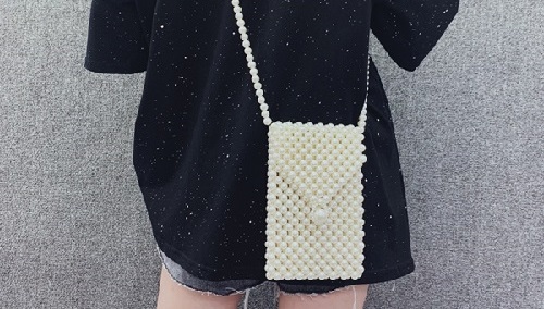 8月11日，手工活外發(fā)加工網(wǎng)，拿回家做的手工好項(xiàng)目，做手工傳承官，與手工之家，合作就要好好做，圖為串珠米珠繡純手工產(chǎn)品剪影