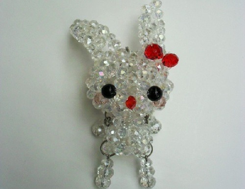 8月12日，在家能做的手工活兼職，帶回家做的手工項目，老手工平臺，做手工傳承官，手工之家沒有特別的要求，圖為串珠米珠繡純手工產(chǎn)品剪影