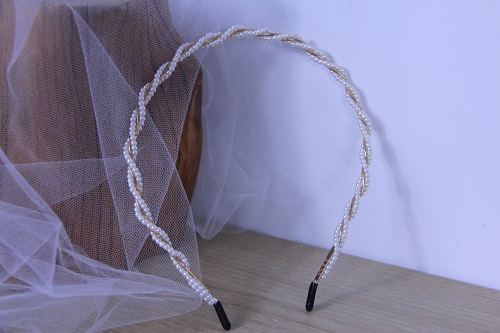 8月13日，手工活外發(fā)一手貨源，在家做手工掙錢，靈活就業(yè)創(chuàng)業(yè),做手工傳承官，手工之家的創(chuàng)新，讓純手工產(chǎn)品越來越受歡迎，圖為串珠米珠繡純手工產(chǎn)品剪影