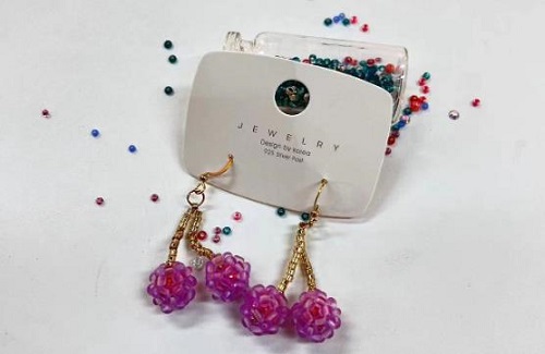 8月24日，外發(fā)加工接單平臺(tái)，靈活就業(yè)純手工，做手工傳承官，選手工之家合作，因?yàn)檫@里真實(shí)，值得信賴，圖為串珠米珠繡純手工產(chǎn)品剪影