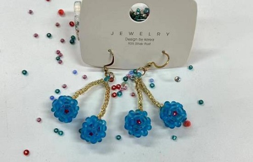 8月24日，外發(fā)加工接單平臺(tái)，靈活就業(yè)純手工，做手工傳承官，選手工之家合作，因?yàn)檫@里真實(shí)，值得信賴，圖為串珠米珠繡純手工產(chǎn)品剪影