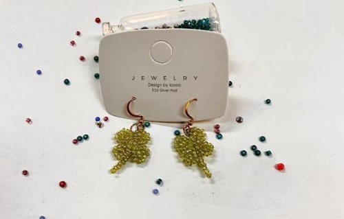 9月2日，在家兼職平臺正規(guī)的日結(jié)，做手工傳承官，靈活就業(yè)創(chuàng)業(yè)，在手工之家，長期合作、多掙錢就要這樣做，圖為串珠米珠繡純手工產(chǎn)品剪影