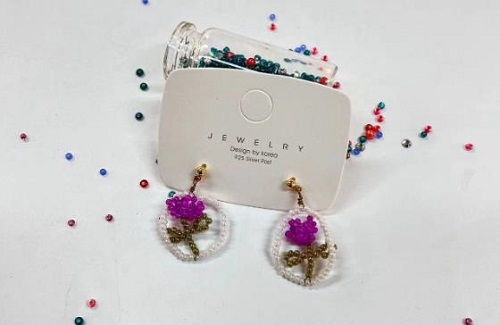 9月2日，在家兼職平臺正規(guī)的日結(jié)，做手工傳承官，靈活就業(yè)創(chuàng)業(yè)，在手工之家，長期合作、多掙錢就要這樣做，圖為串珠米珠繡純手工產(chǎn)品剪影