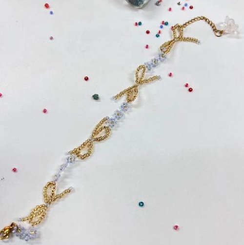 9月3日，在家里就能賺錢的工作，做手工傳承官，居家手工靈活就業(yè)創(chuàng)業(yè)，選擇手工之家，因?yàn)閷?duì)這里的手工事業(yè)各個(gè)方面滿意，圖為串珠米珠繡純手工產(chǎn)品剪影