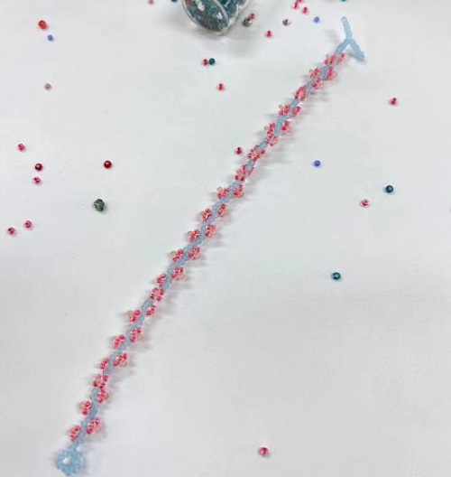 9月4日，在家能做的兼職正規(guī)，做手工傳承官，拿回家做的手工項目，與手工之家合作，能掙錢、有發(fā)展，圖為串珠米珠繡純手工產(chǎn)品剪影