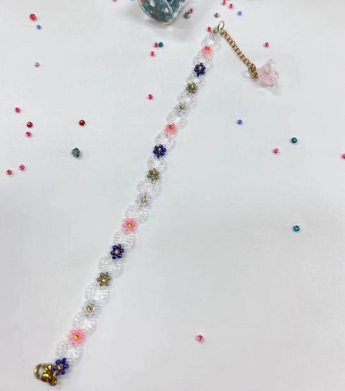 9月5日，手工活從哪里找廠家，想接正規(guī)廠家的手工項(xiàng)目，做手工傳承官，與手工之家合作，找到這里的方式有很多種，圖為串珠米珠繡純手工產(chǎn)品剪影