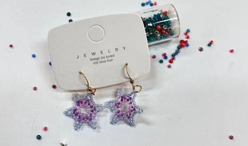 9月8日，外發(fā)手工活正規(guī)平臺(tái)，在家做手工掙錢(qián)，做手工傳承官，手工之家的純手工是可以在家做的好兼職、好事業(yè)，圖為串珠米珠繡純手工產(chǎn)品剪影