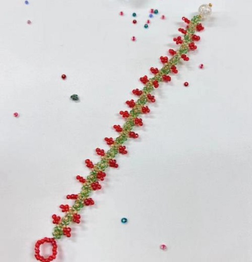 9月14日，兼職手工活可以帶回家做的，做手工傳承官，居家手工項目，在手工之家，純手工適合大家靈活就業(yè)創(chuàng)業(yè)，圖為串珠米珠繡純手工產(chǎn)品剪影