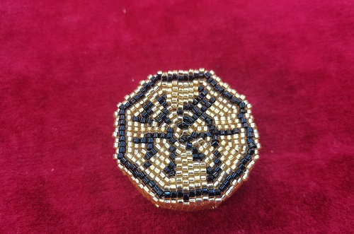 9月19日，能在家做的手工項目，做手工傳承官，輕創(chuàng)業(yè)做手工掙錢，在手工之家，找到適合自己的合作，收入更好，圖為串珠米珠繡純手工產(chǎn)品剪影