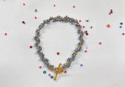 9月25日，在家就能賺錢的工作，兼職手工在家可做，輕資產(chǎn)創(chuàng)業(yè)的手工，做手工傳承官，在手工之家，堅(jiān)守和實(shí)事求是地創(chuàng)新，成就純手工事業(yè)，圖為串珠米珠繡手工材料剪影