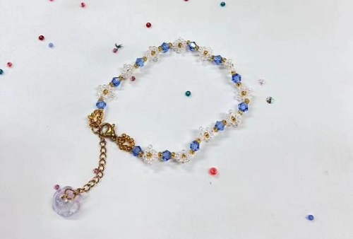 9月25日，在家就能賺錢的工作，兼職手工在家可做，輕資產(chǎn)創(chuàng)業(yè)的手工，做手工傳承官，在手工之家，堅(jiān)守和實(shí)事求是地創(chuàng)新，成就純手工事業(yè)，圖為串珠米珠繡手工材料剪影