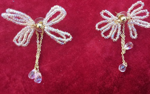 9月26日，手工兼職在家做，拿回家做的手工副業(yè)創(chuàng)業(yè)，做手工傳承官，與手工之家合作，讓產(chǎn)品更好服務(wù)市場(chǎng)，圖為串珠米珠繡手工產(chǎn)品剪影