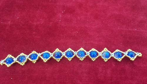 9月29日，手工活外發(fā)一手貨源，拿回家做的手工副業(yè)創(chuàng)業(yè)，做手工傳承官，在手工之家，想做大家都能做，也都能做好，圖為串珠米珠繡純手工產(chǎn)品剪影