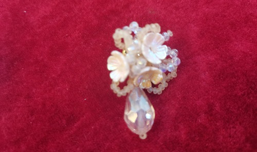 10月3日，手工活兼職招聘信息，居家靈活就業(yè)副業(yè)創(chuàng)業(yè)，微創(chuàng)業(yè)做手工傳承官，手工之家的純手工合作讓大家在家掙錢發(fā)展，圖為串珠米珠繡純手工產(chǎn)品剪影