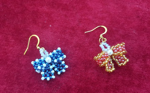 10月4日，在家就能掙錢的工作，兼職創(chuàng)業(yè)做手工傳承官，手工活外發(fā)加工正規(guī)的廠家，在手工之家，產(chǎn)品和服務(wù)是整個(gè)手工事業(yè)的重點(diǎn)，圖為串珠純手工產(chǎn)品剪影