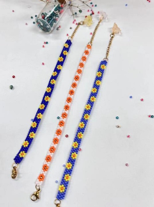 10月6日，手工兼職創(chuàng)業(yè)在家做是真的，微創(chuàng)業(yè)做手工傳承官，在家做的好手工，信任來自了解，手工之家與大家一起努力發(fā)展，圖為串珠米珠繡純手工產(chǎn)品剪影