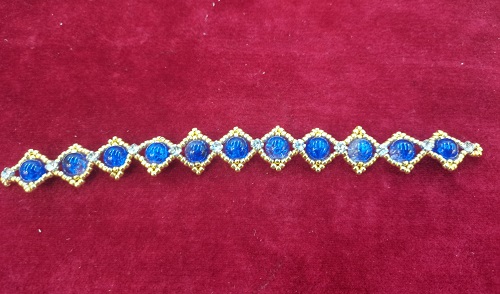 10月8日，外發(fā)加工接單平臺(tái)，正規(guī)手工輕資產(chǎn)創(chuàng)業(yè)項(xiàng)目，做手工傳承官，在手工之家，純手工事業(yè)做的多掙得多，圖為串珠米珠繡純手工產(chǎn)品剪影