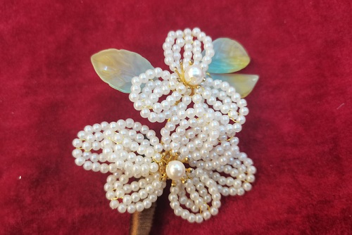 10月10日，在家能做的手工活兼職，正規(guī)可靠的手工副業(yè)創(chuàng)業(yè)項(xiàng)目，做手工傳承官，與手工之家合作，看好目標(biāo)去努力，做的更好，圖為串珠米珠繡純手工產(chǎn)品剪影