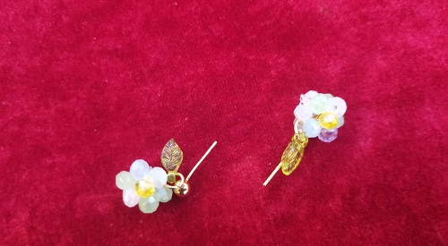 10月13日，在家做兼職的正規(guī)平臺(tái)，做手工傳承官，居家手工好副業(yè)，與手工之家合作，大家目標(biāo)一致，圖為串珠米珠繡純手工產(chǎn)品剪影