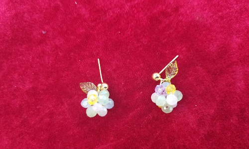 10月13日，在家做兼職的正規(guī)平臺(tái)，做手工傳承官，居家手工好副業(yè)，與手工之家合作，大家目標(biāo)一致，圖為串珠米珠繡純手工產(chǎn)品剪影