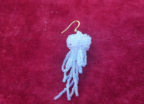 10月15日，正規(guī)手工活接單平臺，手工加工回收項目，小成本創(chuàng)業(yè)做手工傳承官，手工之家與合作人員相互支持、合作共贏，圖為串珠米珠繡純手工產(chǎn)品剪影