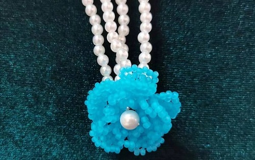 10月17日，可在家做的兼職手工活, 想接正規(guī)廠家的手工創(chuàng)業(yè)項目，輕資產(chǎn)創(chuàng)業(yè)做手工傳承官，與手工之家合作，這里的產(chǎn)品是事業(yè)的根本，圖為串珠米珠繡純手工產(chǎn)品剪影