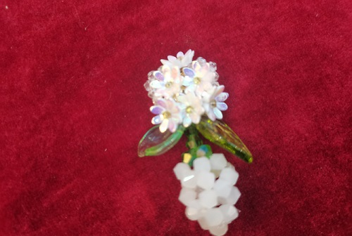 10月27日，兼職手工活可以帶回家做，在家里開手工加工廠掙錢，輕資產創(chuàng)業(yè)做手工傳承官，在手工之家，大家有錢掙、有保障，圖為串珠米珠繡純手工產品剪影