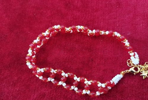 10月30日，靠譜手工兼職平臺，在家兼職創(chuàng)業(yè)的正規(guī)手工，微創(chuàng)業(yè)做手工傳承官，與手工之家合作，利用好時間就是在努力，圖為串珠米珠繡純手工產(chǎn)品剪影