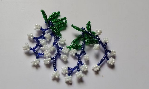 11月12日，手工活接單正規(guī)平臺，可靠的串珠、鉤織等純手工創(chuàng)業(yè)項目，小成本創(chuàng)業(yè)開手工加工廠、做手工傳承官，手工之家的純手工事業(yè)齊步向前，圖為串珠米珠繡純手工產(chǎn)品剪影