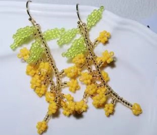 11月12日，手工活接單正規(guī)平臺，可靠的串珠、鉤織等純手工創(chuàng)業(yè)項目，小成本創(chuàng)業(yè)開手工加工廠、做手工傳承官，手工之家的純手工事業(yè)齊步向前，圖為串珠米珠繡純手工產(chǎn)品剪影