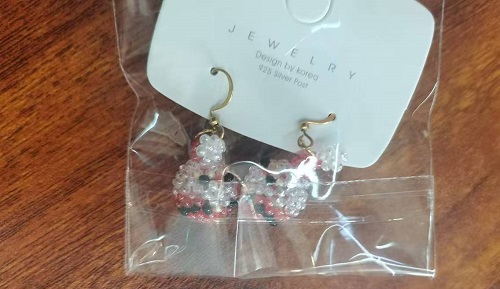 11月14日，外發(fā)手工領回家做，靈活副業(yè)創(chuàng)業(yè)，低成本做手工傳承官，在手工之家，選擇怎樣的合作，大家說了算，圖為串珠純米珠繡純手工產品剪影