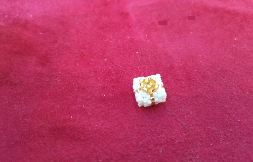 11月16日，手工活外發(fā)加工可靠嗎？純手工靈活就業(yè)創(chuàng)業(yè)，微創(chuàng)業(yè)做手工傳承官，在手工之家，自由選擇、靈活掙錢，圖為串珠米珠繡純手工產(chǎn)品剪影